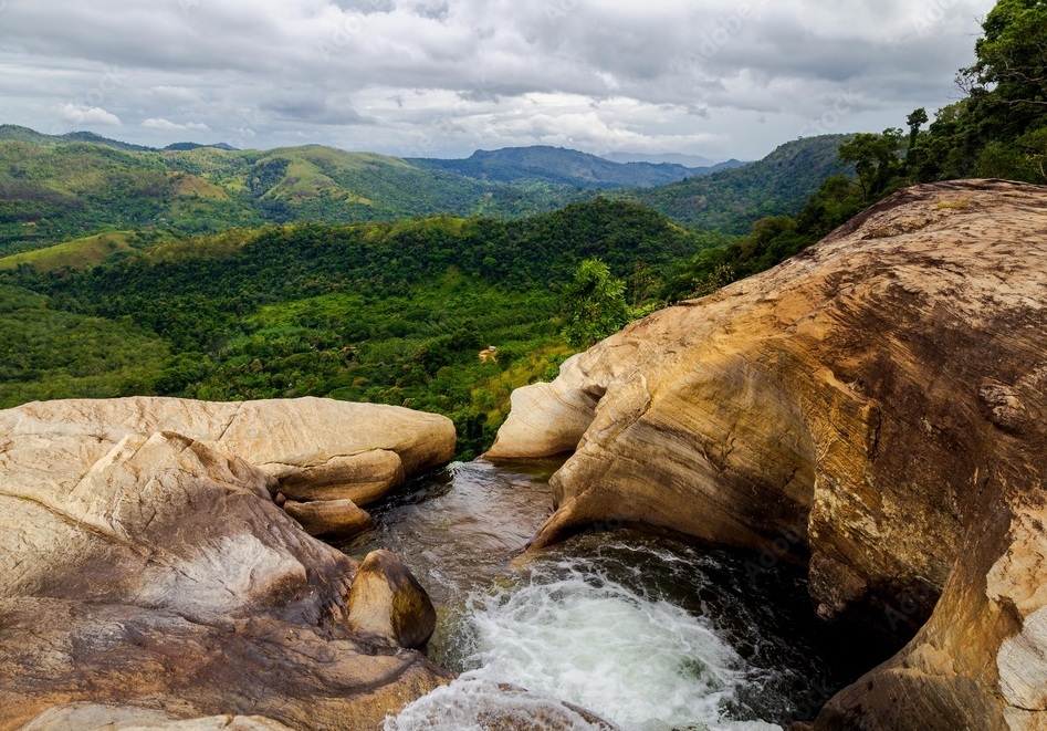 Diyaluma Falls, one of Sri Lanka's tallest waterfalls surrounded by lush green landscapes