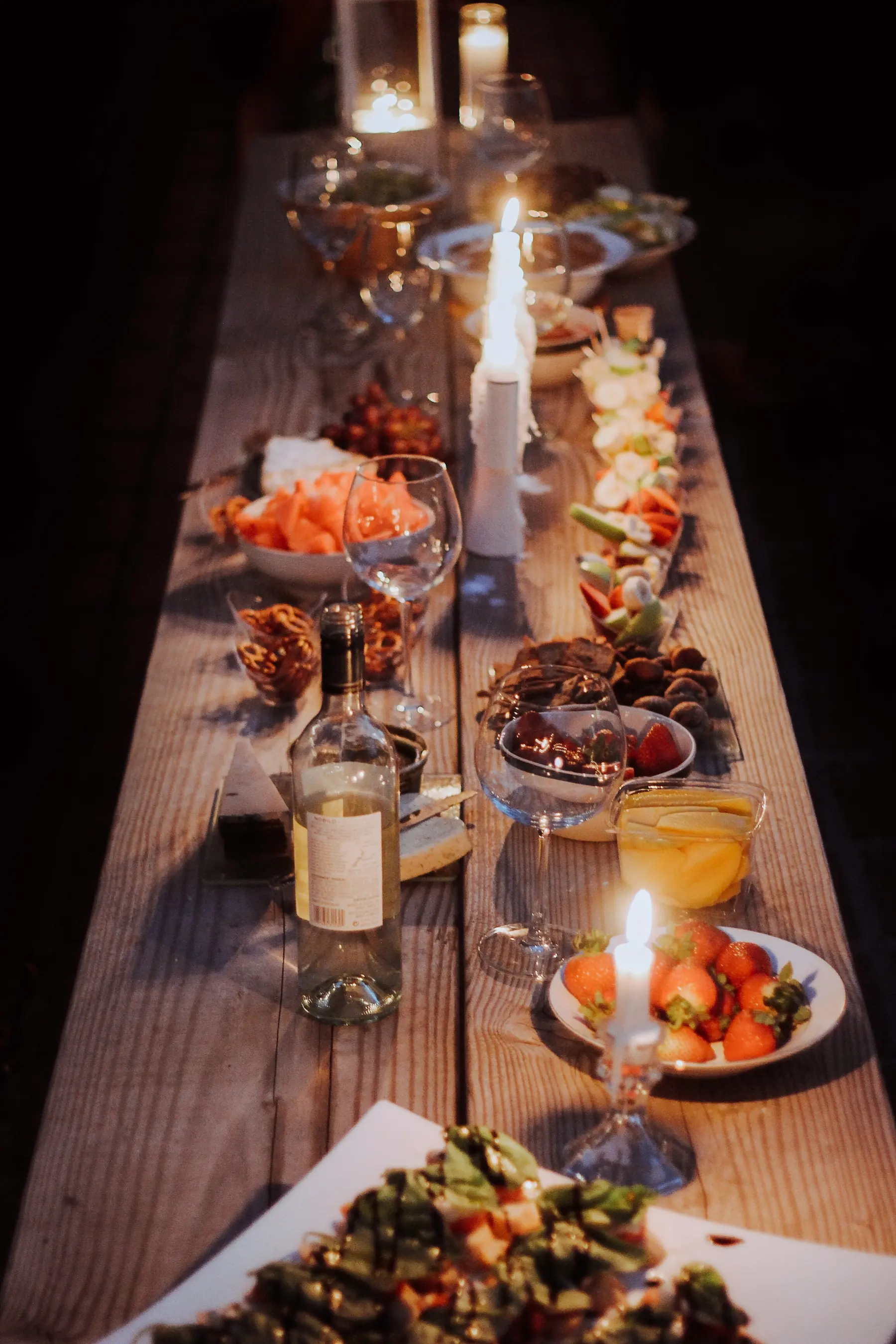 Luxury candlelight dinner in an elegant setting in Sri Lanka